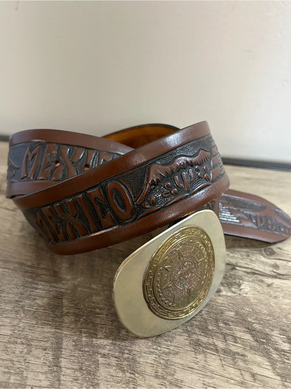 Men's VINTAGE 70s Brown Leather MEXICO Desert BRASS AZTEC Calendar BUCKLE Belt